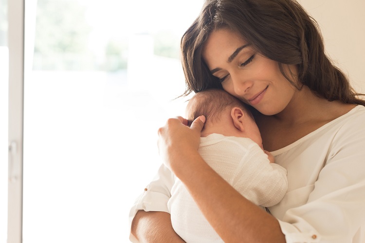 mom with newborn