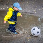 Boy-playing-footbal